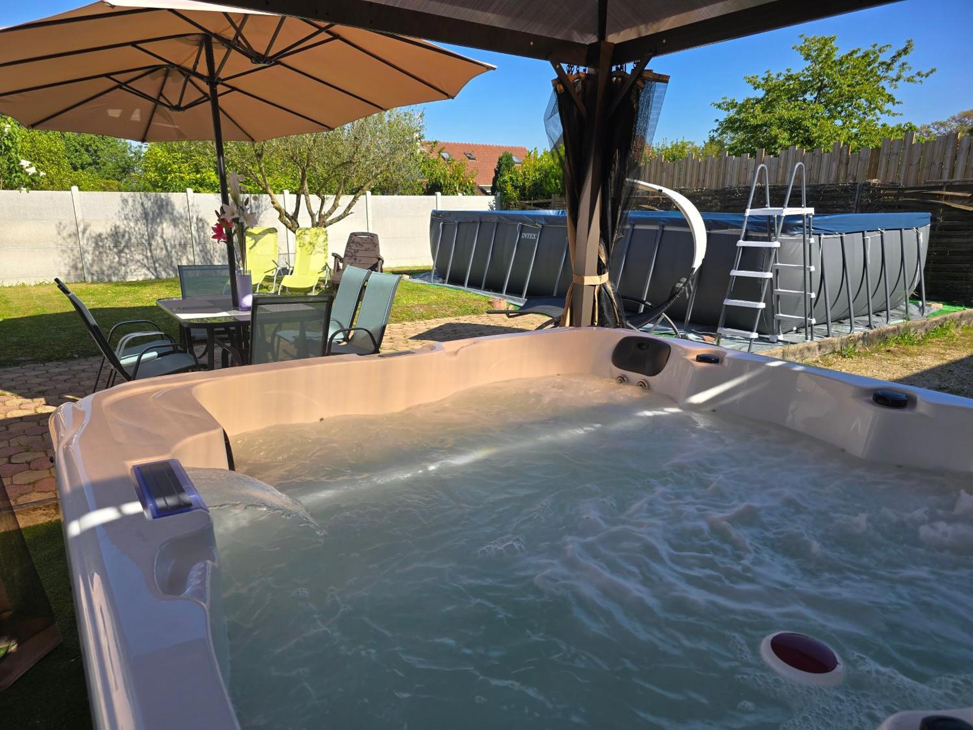 Appartement T2 Confortable - Piscine Et Jacuzzi Pierrelaye Ngoại thất bức ảnh